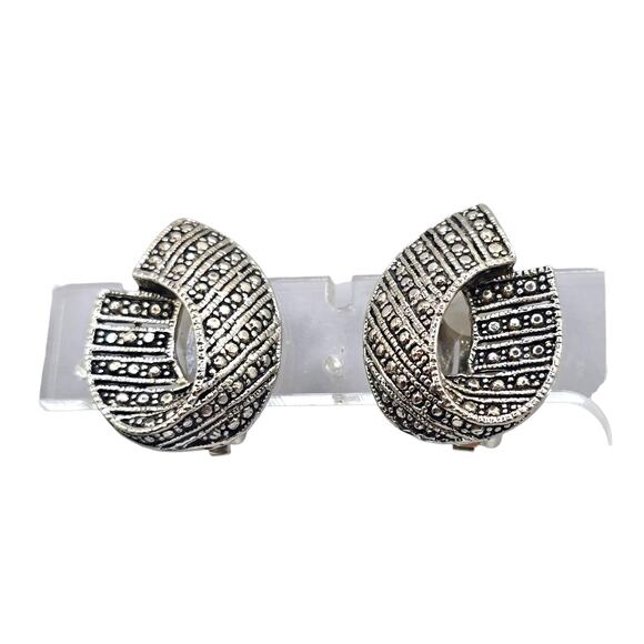 Vintage Art Deco Earrings Clip On Silver Tone Textured Half Hoop Geometric - Picture 2 of 7